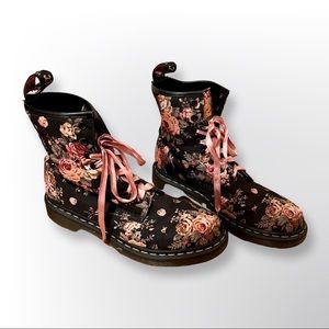 Dr. MARTENS "Air Wair" Black Floral Combat Boots US 10